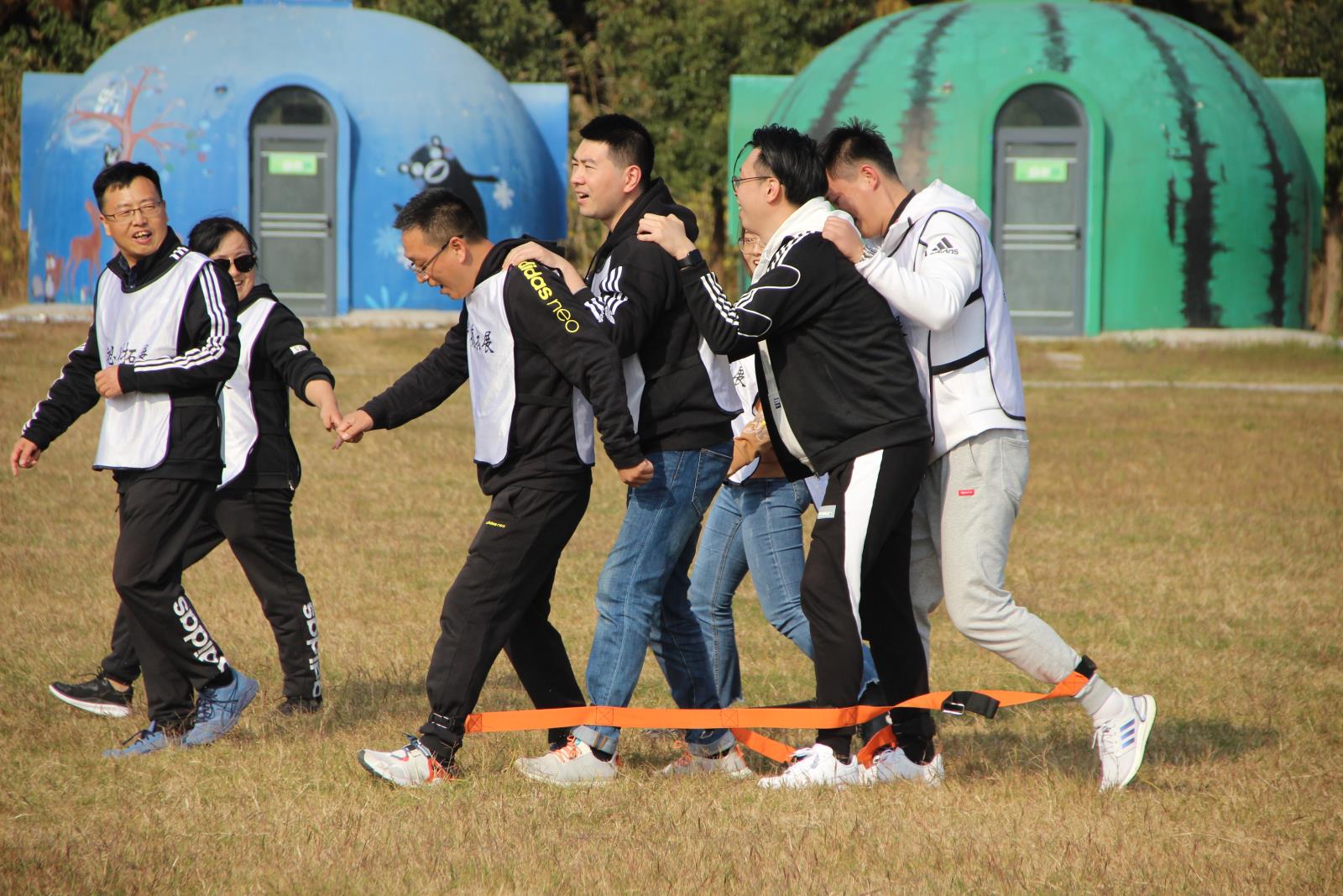 巨大的腳.jpg 巨大的腳.jpg